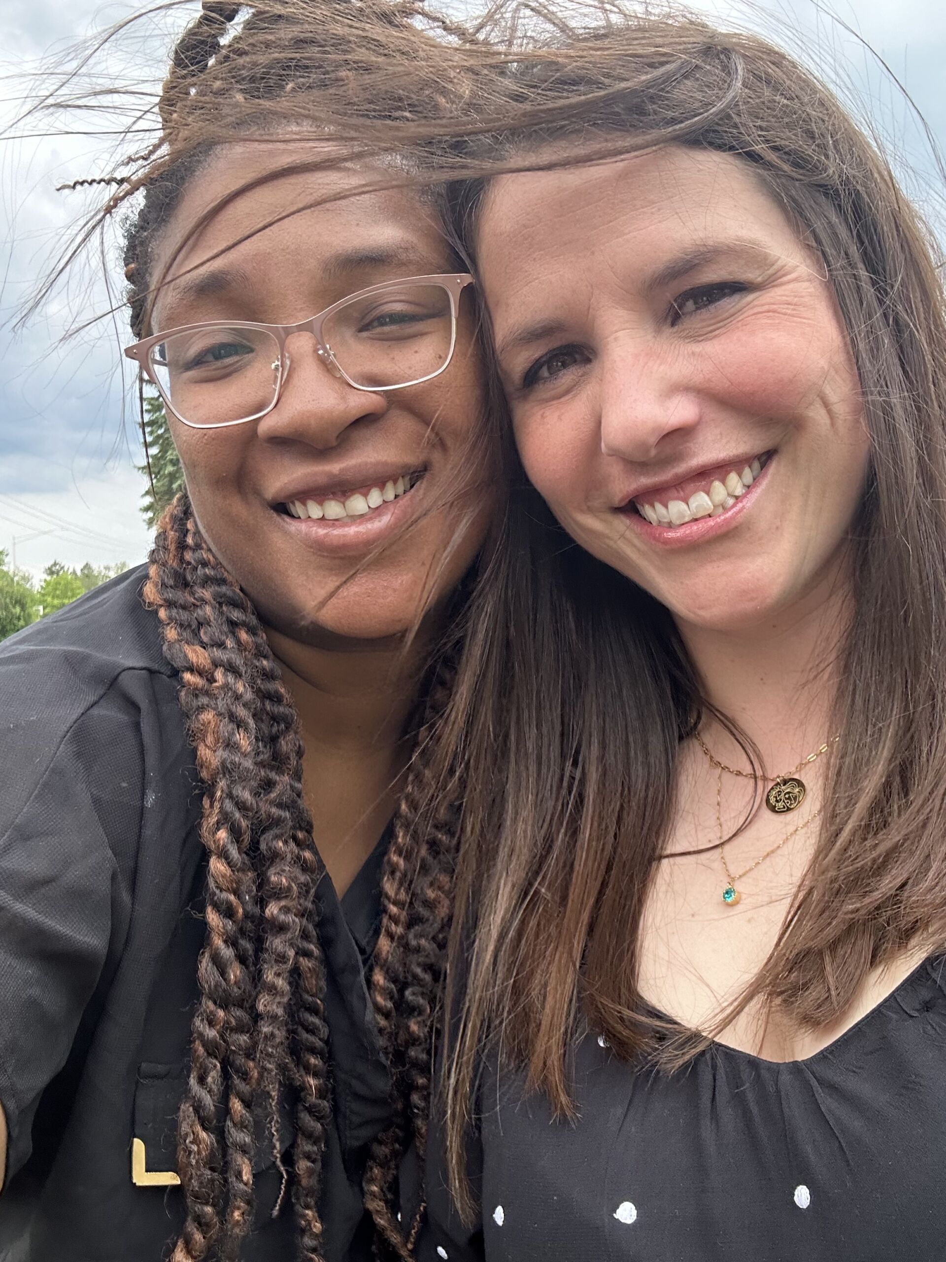 Selfie of Lockhart with her friend outside.